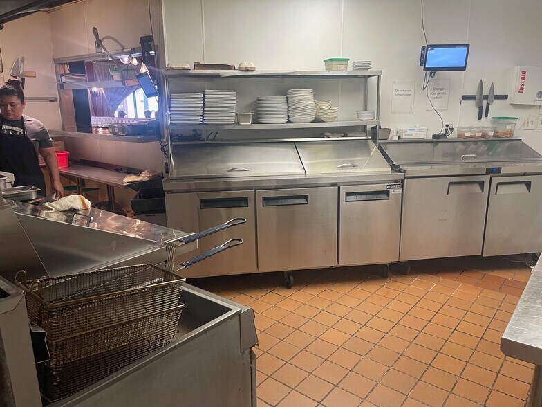 More Photos Of 4323 S Interstate 35, Austin Restaurant For Sale