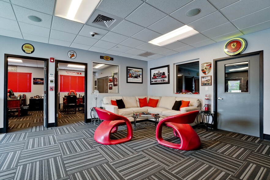 More Photos Of 7107 24th Ct E, Sarasota Industrial For Sale