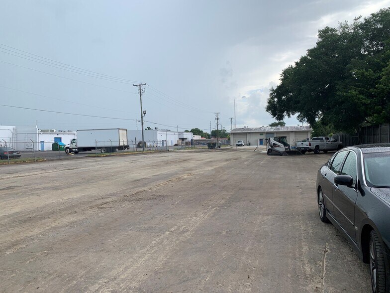 More Photos Of 5235 Satel Dr, Orlando Land For Lease