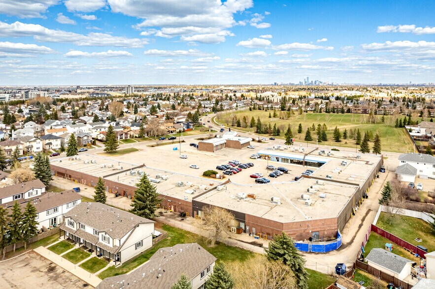 More Photos Of 9754 182nd St, Edmonton Supermarket For Lease
