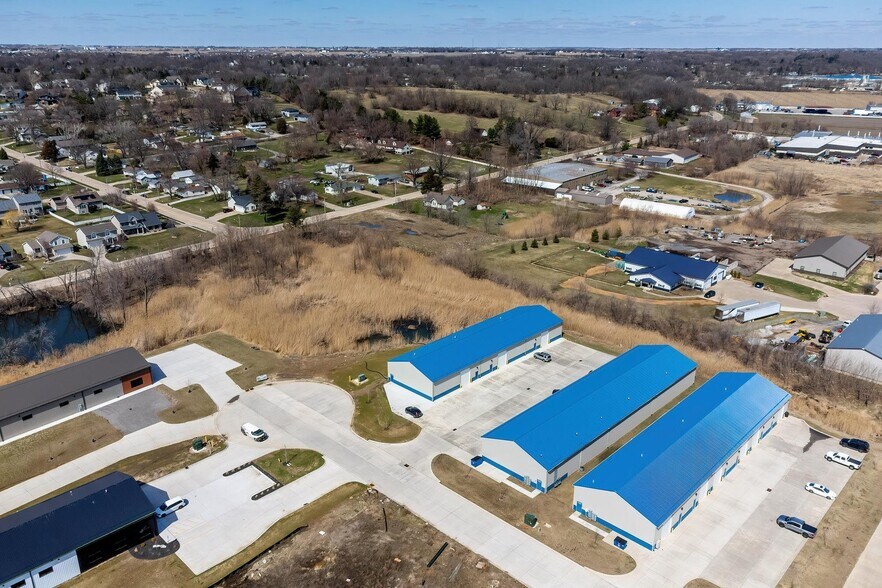 More Photos Of 3249-3257 Moencks Ct, Bettendorf Warehouse For Lease