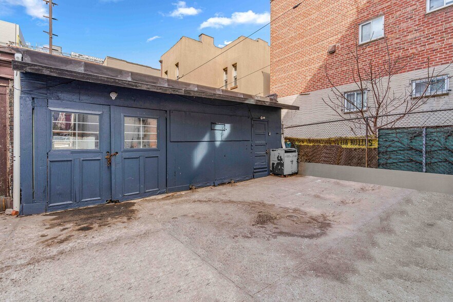 More Photos Of 2352 31st St, Astoria Apartments For Lease