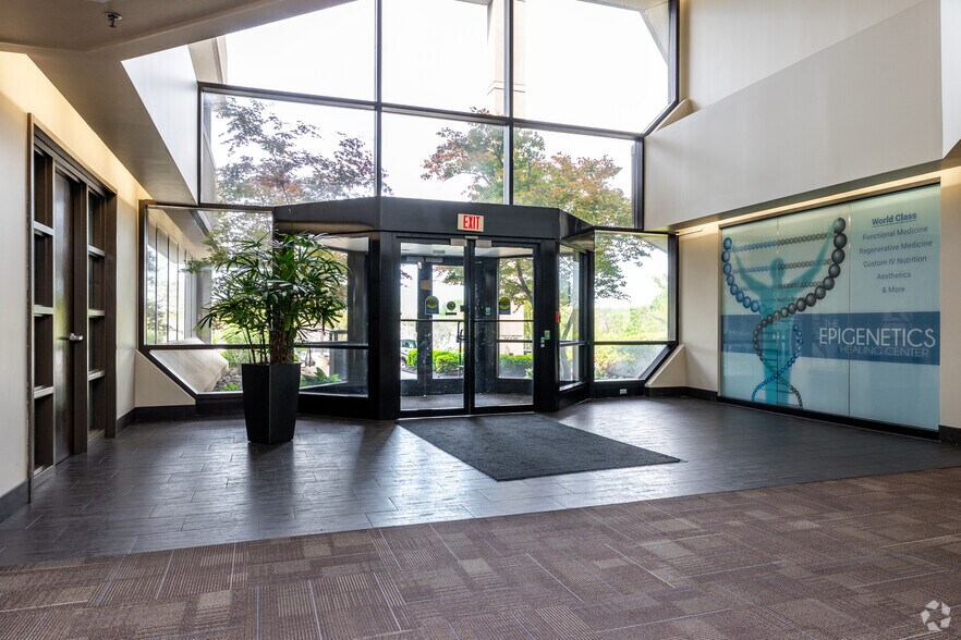 More Photos Of 800 E 101st Ter, Kansas City Coworking Space