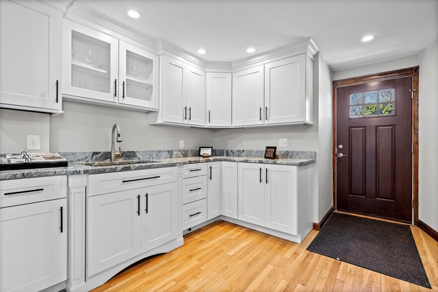 More Photos Of 327 Central St, Saugus Office For Sale