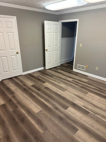 More Photos Of 171 Amos Dr, Cumming Office Residential For Lease