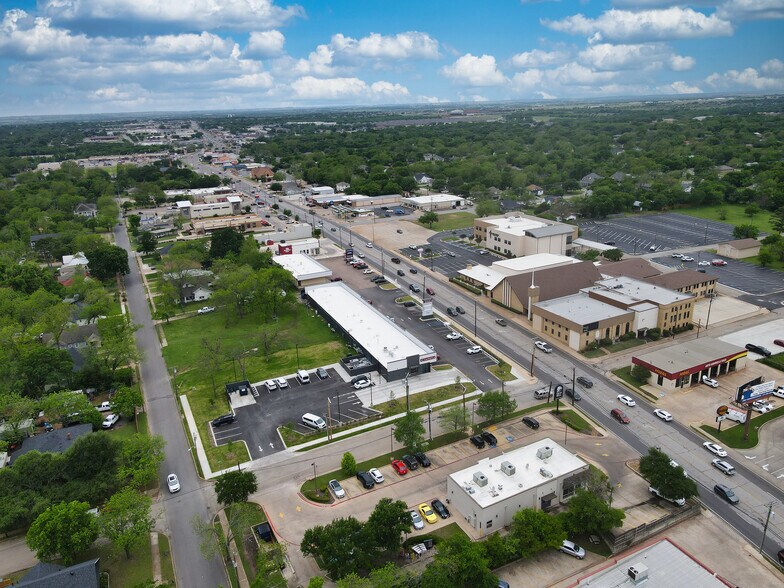 More Photos Of 713-725 W Henderson St, Cleburne General Retail For Sale