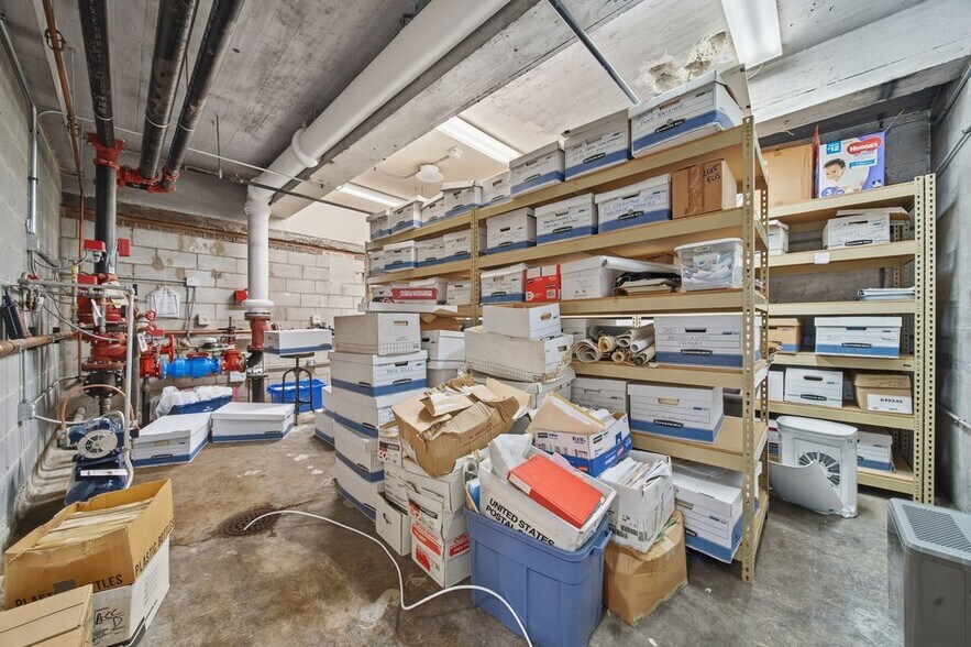 More Photos Of 921 S State St, Lockport Office For Sale