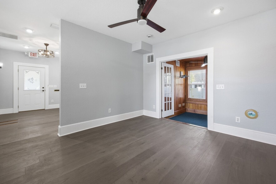 More Photos Of 527 NE 8th Ave, Ocala Office Residential For Sale