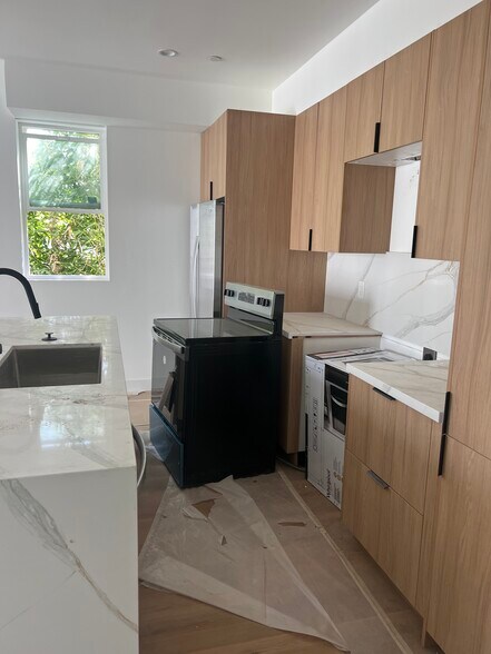 More Photos Of 13694 Erwin St, Van Nuys Apartments For Lease