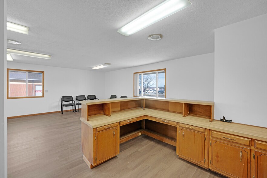 More Photos Of 804 Winchester Dr, Sedalia Medical For Sale