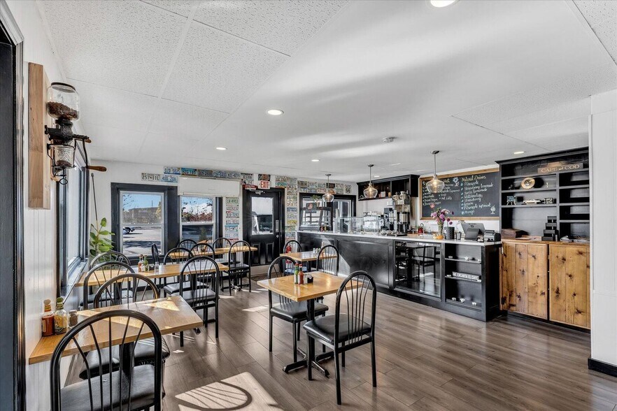 More Photos Of 225 Iyannough Rd, Hyannis Restaurant For Sale