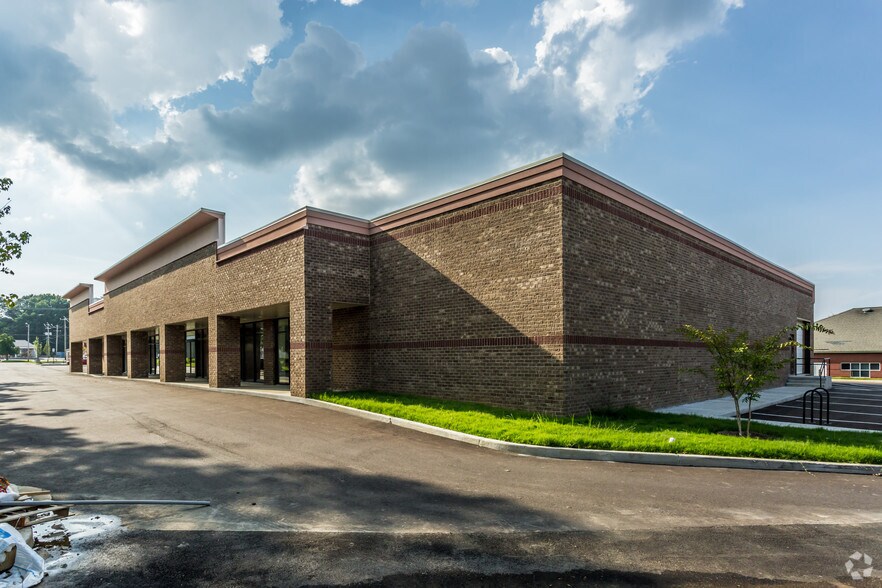 More Photos Of 4230 Elvis Presley Blvd, Memphis General Retail For Sale