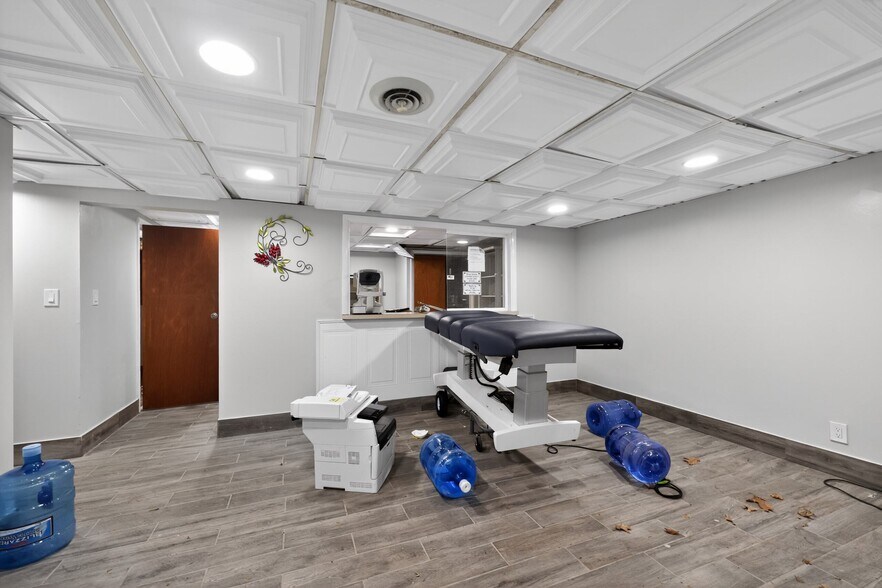 More Photos Of 1701 Wynwood Dr, Cinnaminson Medical For Sale