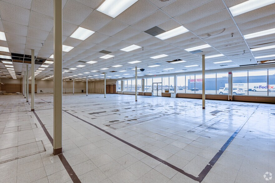 More Photos Of 1605 1st St S, Willmar Storefront For Lease