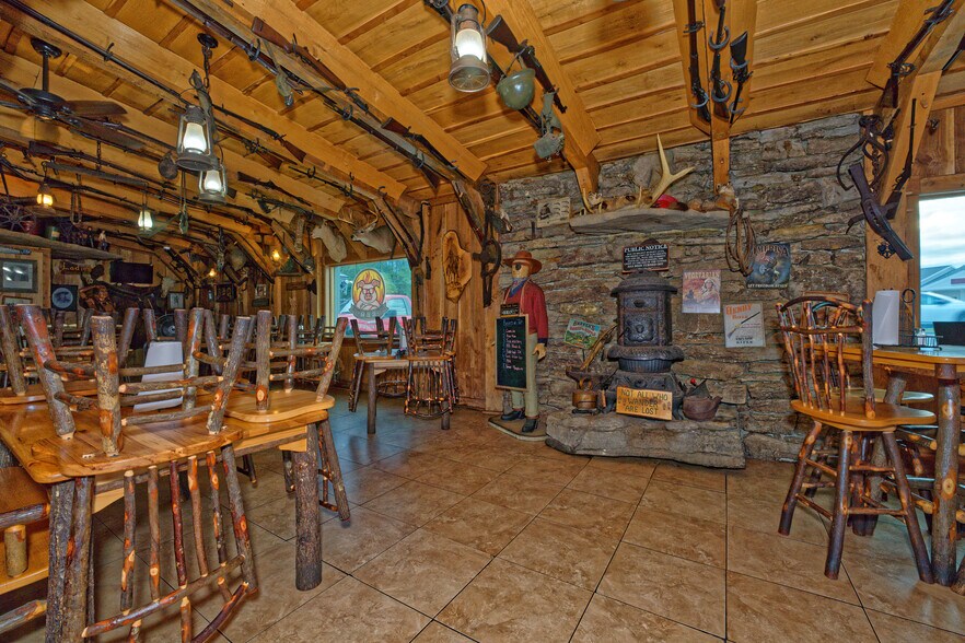 More Photos Of 671 Mariaville Rd, Schenectady Garden Center For Sale