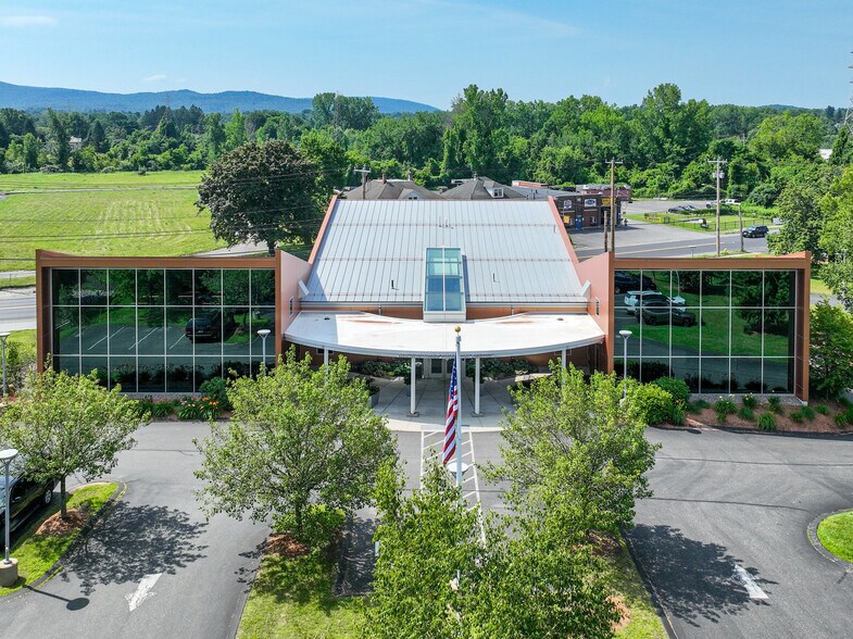 More Photos Of 111 Silver Lake Blvd, Pittsfield Office For Sale