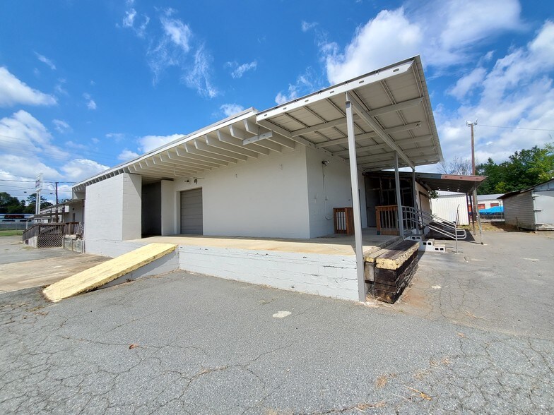 More Photos Of 5744 N Tryon St, Charlotte Freestanding For Lease