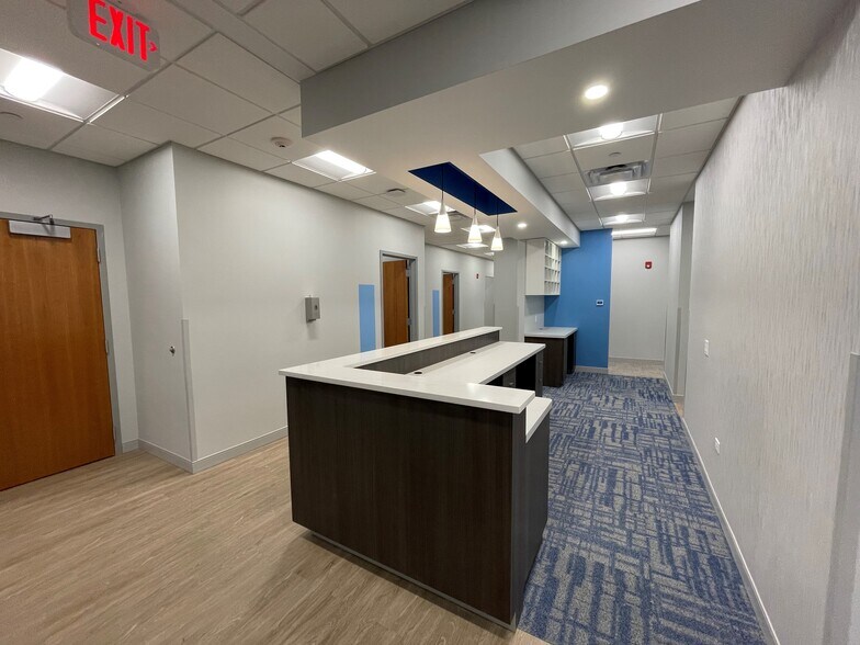 More Photos Of 565 Lakeview Pky, Vernon Hills Medical For Sale