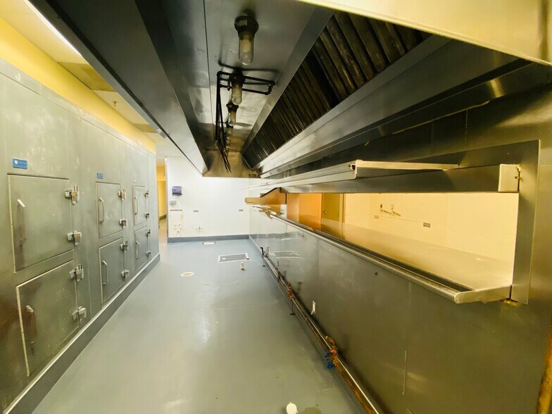 More Photos Of 61 Weaver Blvd, Weaverville Unknown For Lease