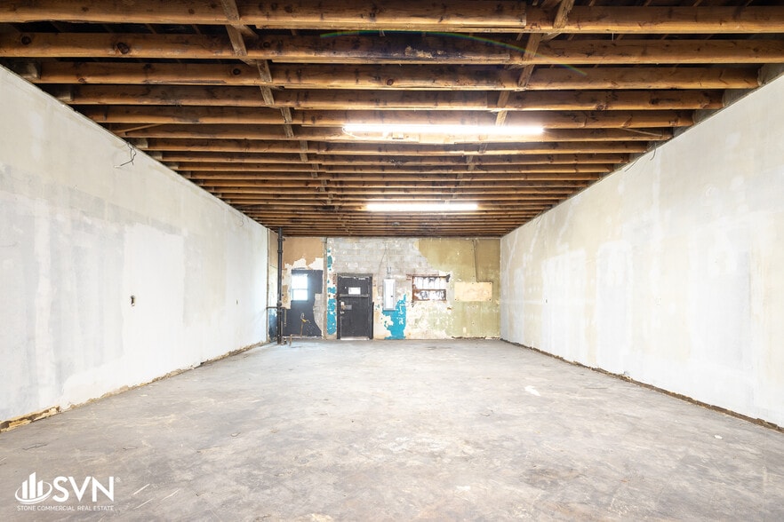 More Photos Of 940-942 Winchester Rd, Lexington Storefront For Lease