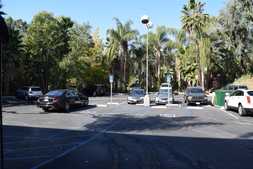 More Photos Of 405 S State College Blvd, Brea Storefront Retail Office For Lease