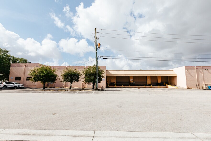 More Photos Of 6750 NW 79th Ave, Miami Warehouse For Lease