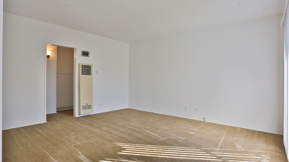 More Photos Of 14412 S Berendo Ave, Gardena Apartments For Sale