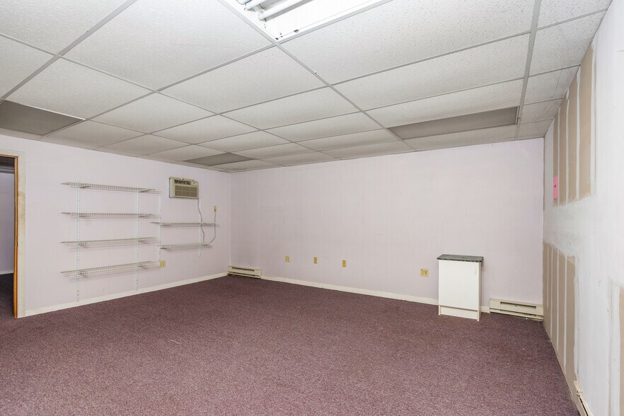 More Photos Of 34 Patria Rd, South Windsor Flex For Lease
