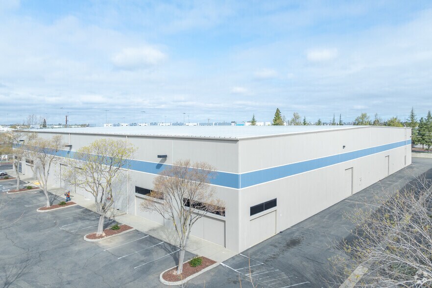 More Photos Of 6251 Florin Perkins Rd, Sacramento Warehouse For Lease