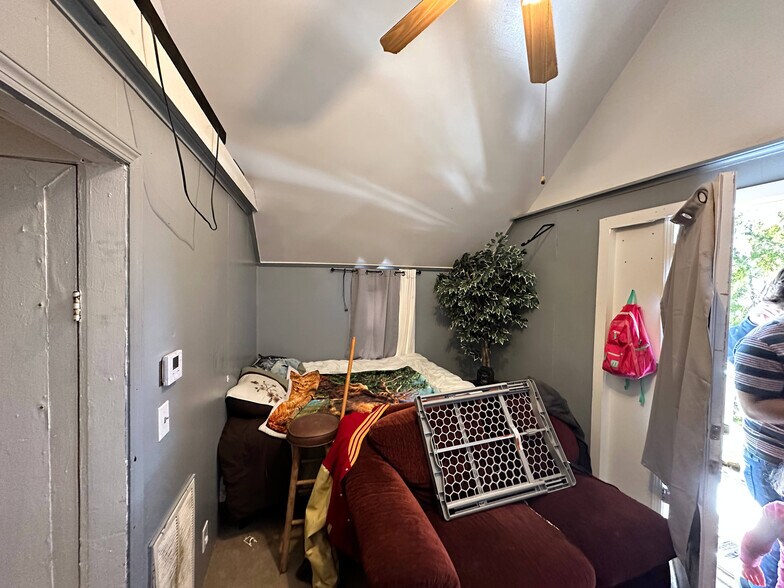 More Photos Of 1831 N C St, Elwood Apartments For Sale