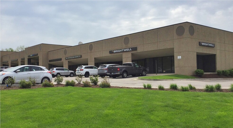 More Photos Of 14631-14651 W 95th St, Lenexa Light Distribution For Lease