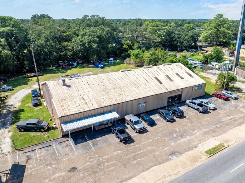 More Photos Of 4001 W St, Pensacola Distribution For Lease