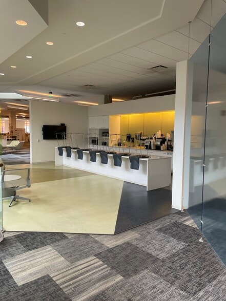 More Photos Of 49 W Maryland St, Indianapolis Storefront For Lease