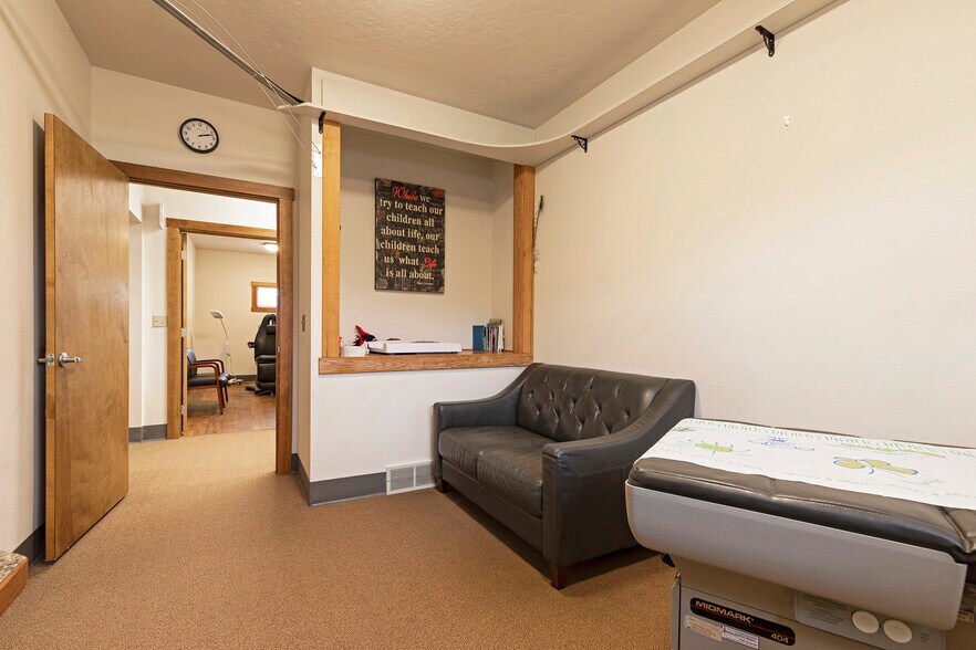 More Photos Of 401 W Main St, Stevensville Medical For Sale