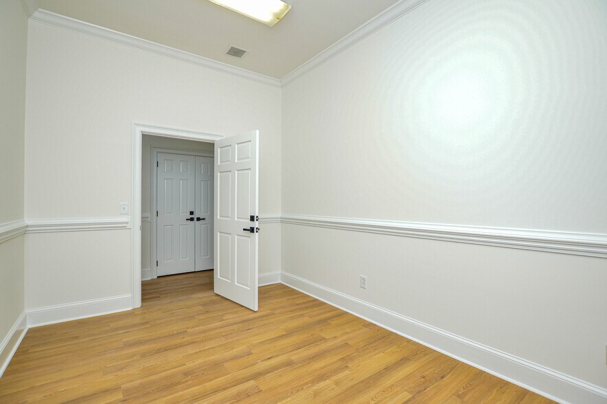 More Photos Of 21000 Torrence Chapel Rd, Cornelius Office Residential For Lease