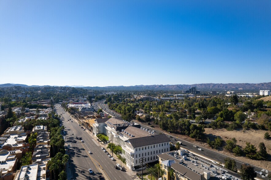 More Photos Of 20501 Ventura Blvd, Woodland Hills Office For Lease