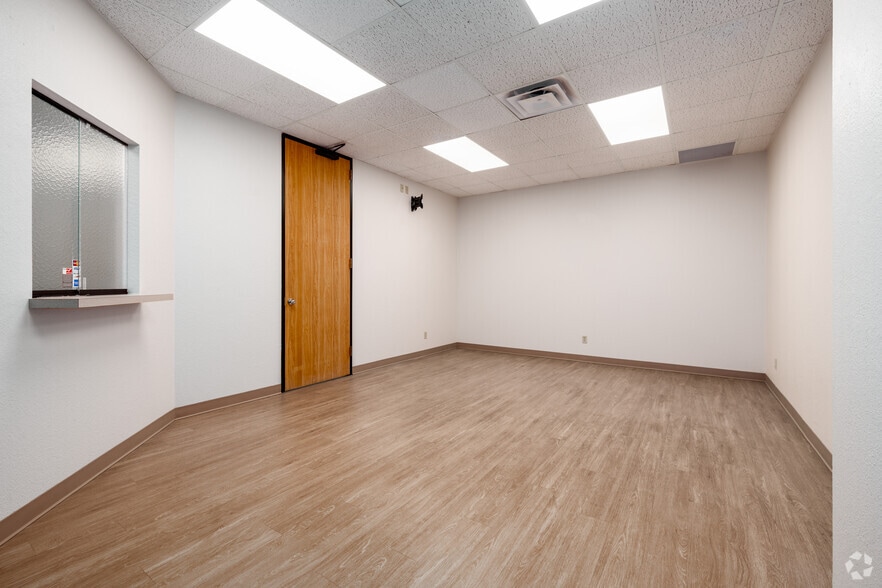 More Photos Of 4848 NE Stallings Dr, Nacogdoches Office For Sale