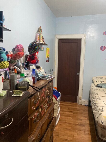 More Photos Of 5408 Flushing Ave, Maspeth Apartments For Sale