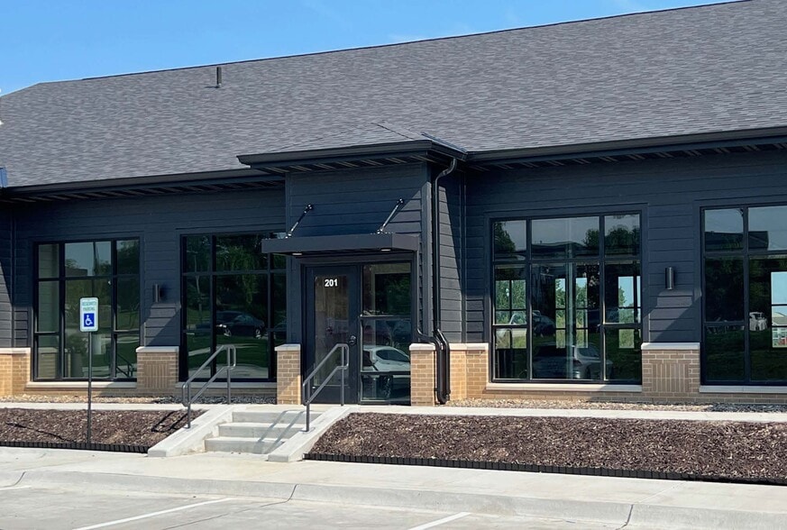 More Photos Of 8053 N 157th St, Bennington General Retail For Lease