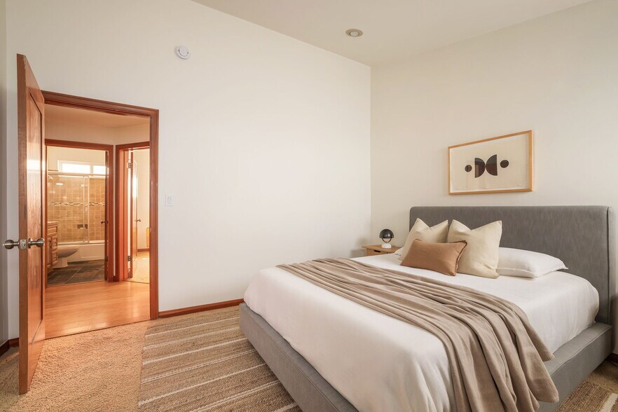 More Photos Of 16 Spinnaker St, Marina Del Rey Multifamily For Sale