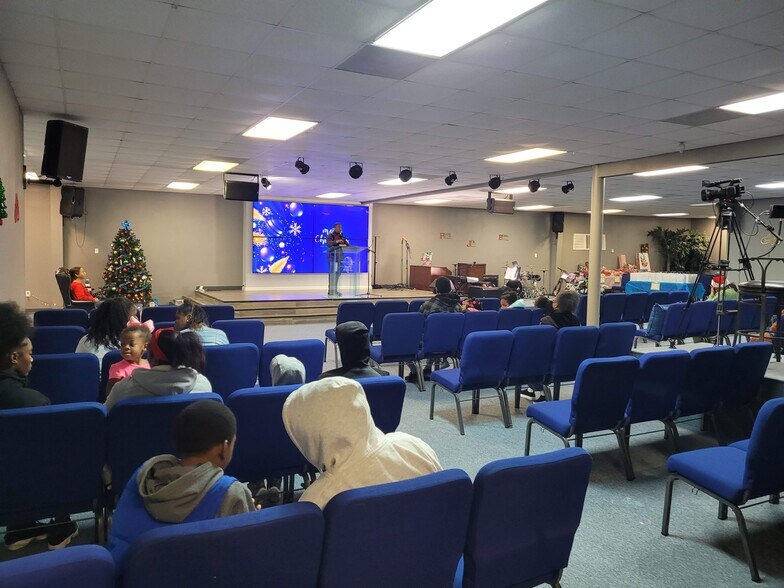 More Photos Of 4751 Selinsky Rd, Houston Religious Facility For Sale