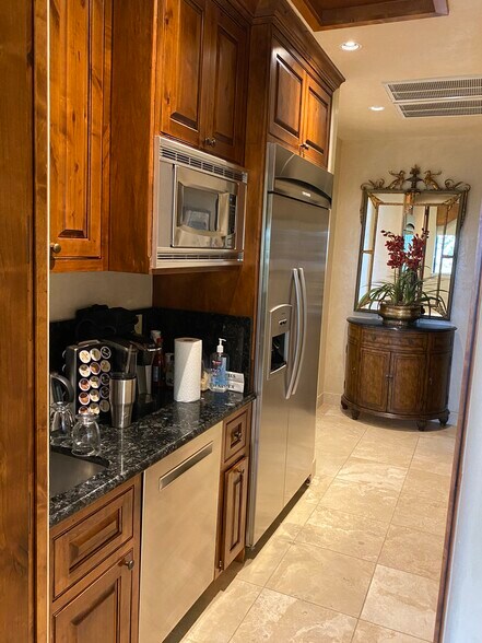 More Photos Of 248 Addie Roy Rd, Austin Office For Sale