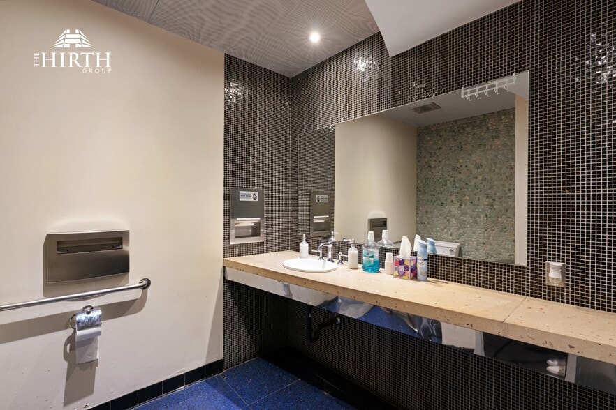 More Photos Of 11128 Weddington St, North Hollywood Movie Radio TVStudio For Sale