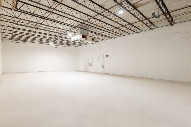 More Photos Of 610 NE 29th St, Pompano Beach Warehouse For Lease