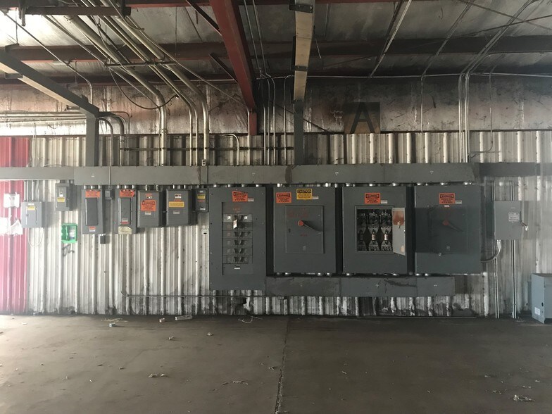 More Photos Of 3700 N Quincy St, Plainview Warehouse For Sale