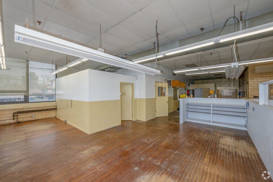 More Photos Of 735 Allens Ave, Providence Manufacturing For Sale