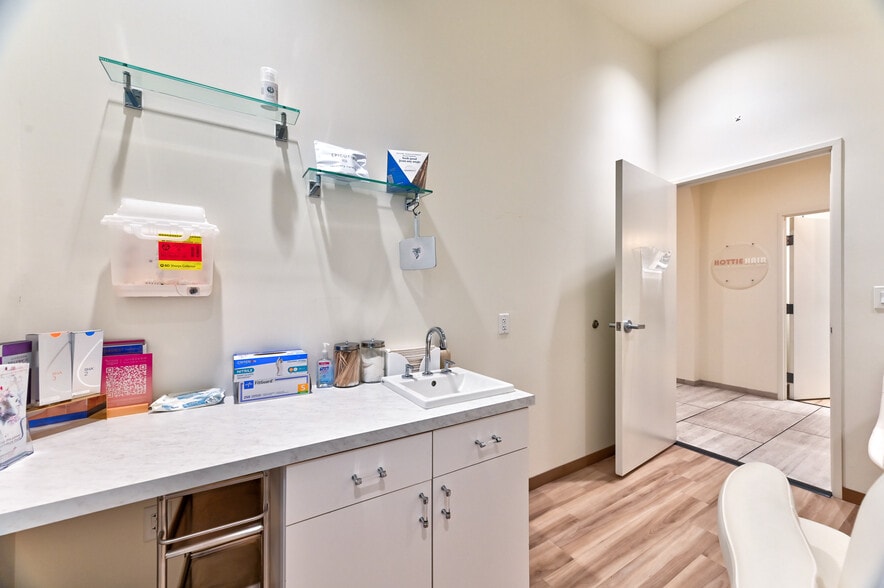 More Photos Of 5770 S Durango Dr, Las Vegas Medical For Sale