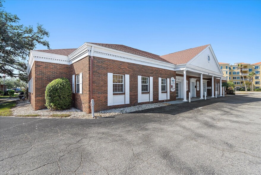 Primary Photo Of 1000 S Tamiami Trl, Venice Office For Sale