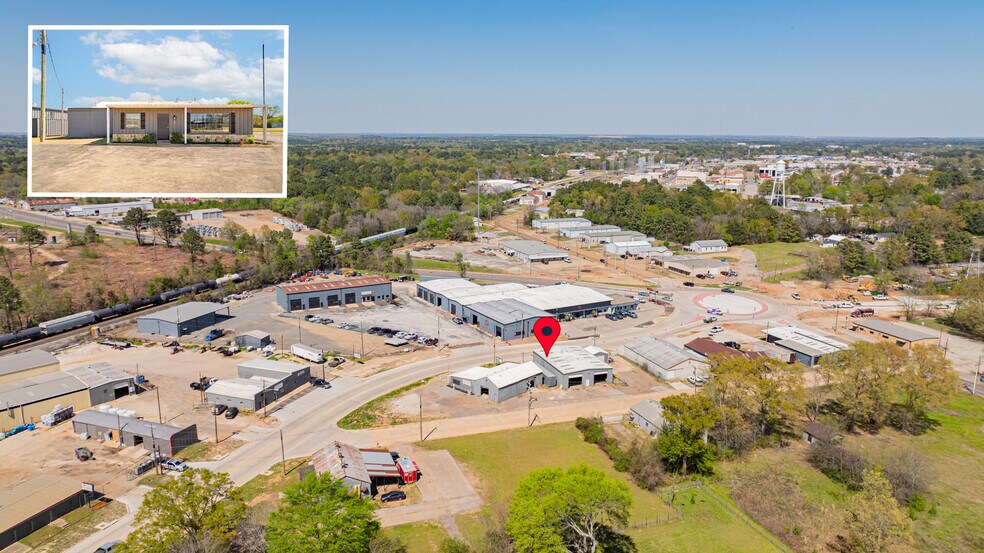 More Photos Of 118 Industrial Blvd, Kilgore Flex For Lease