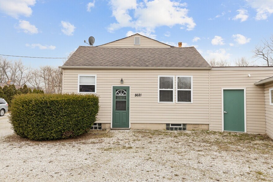 More Photos Of 8621 US Hwy 12, Richmond Bar For Sale